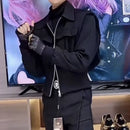 Veste courte motard homme à grandes poches, collection automne-hiver 2024, unisexe, style fonctionnel, couleur unie.-3